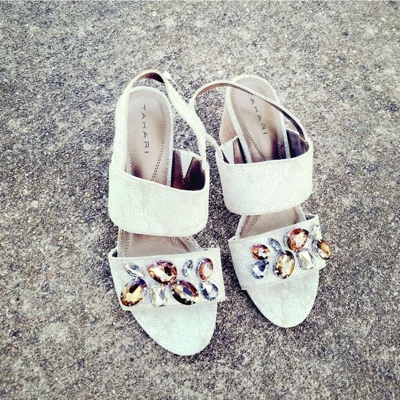 Tahari heels  - Picture 6 of 16